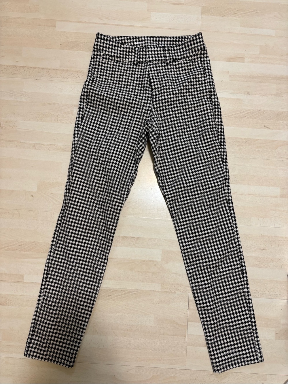 Old Navy Black and White Houndstooth Skinny Pants